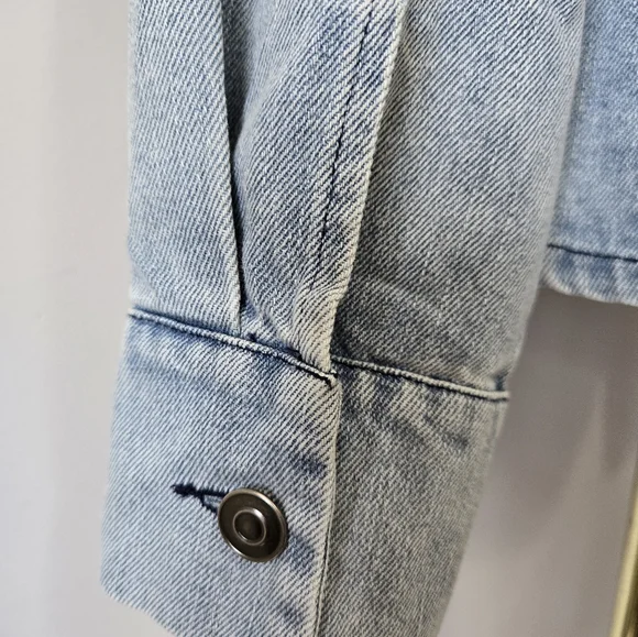 MAZIK NWT Ruffled Denim Button Up Jacket. Size Small - Picture 7 of 12